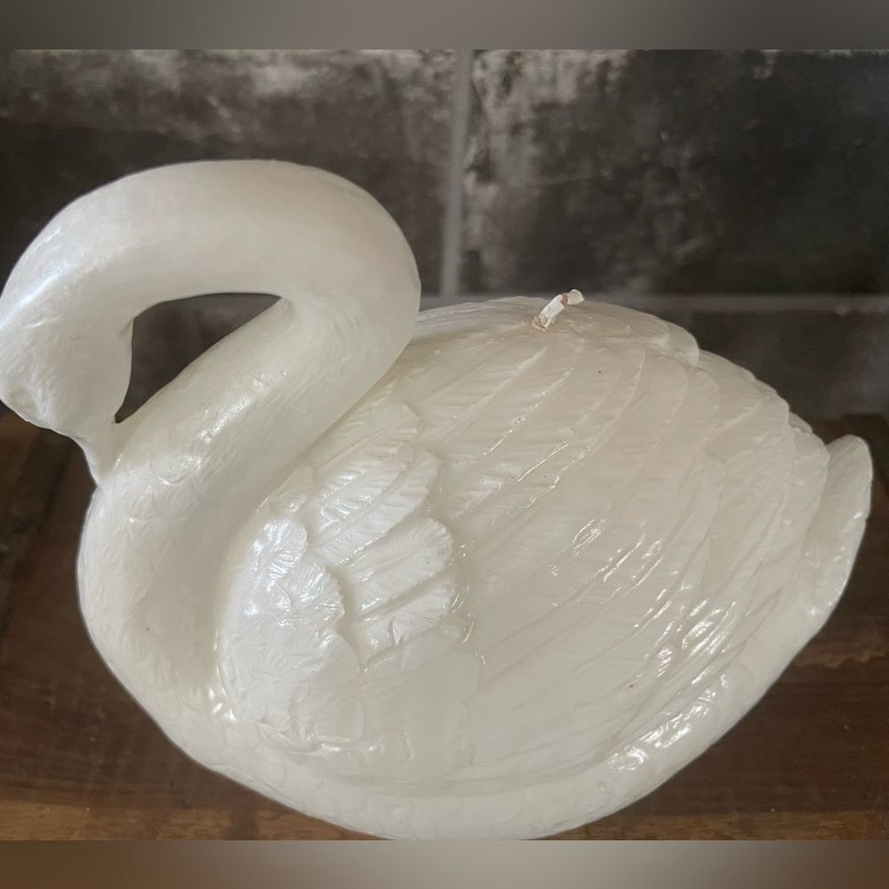 Large Swan Candle never been burned - Picture 4 of 7